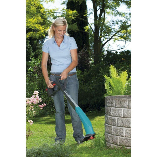 GARDENA SmallCut 300 - Turbotrimmer - accucapaciteit 1,6 Ah - maaicirkel 230 mm - automatische draaddoorvoer Tweedehands