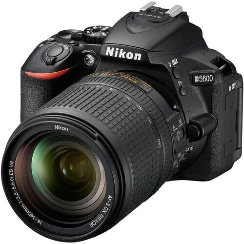 Spiegelreflexcamera D5600 - Zwart + Nikon AF-S DX Nikkor 18-140mm f/3.5-5.6G ED VR f/3.5-5.6 Tweedehands
