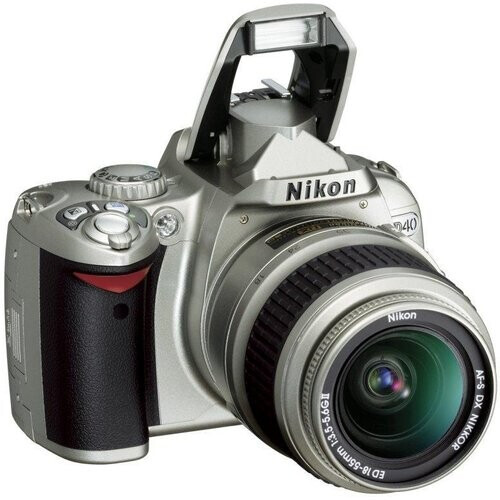 Spiegelreflexcamera D40 - Grijs + Nikon AF-S DX Nikkor 18-55mm f/3.5-5.6G ED II f/3.5-5.6 Tweedehands