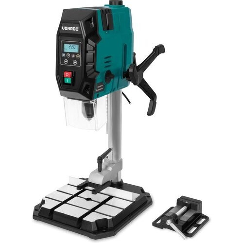 Tweedekans VONROC kolomboormachine 900W – tafelboormachine – digitaal bedieningspaneel met LCD scherm - kruislijnlaser en LED werkverlichting - Incl. snelspanklem, boorklem en parallelgeleider Tweedehands